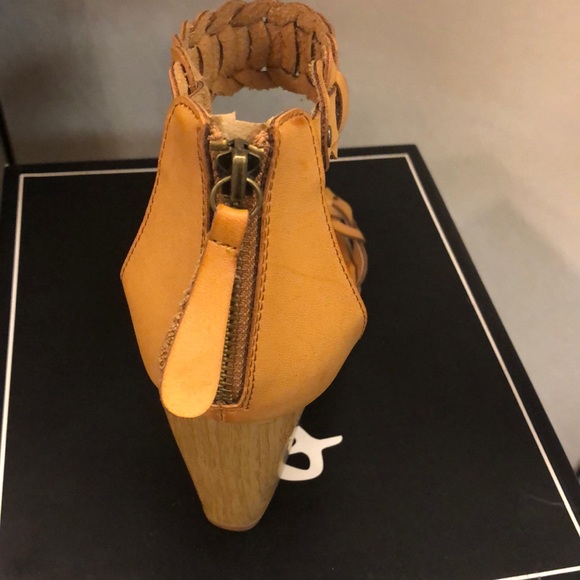 Brand new with box qupid branded woven pumps - Picture 5 of 5